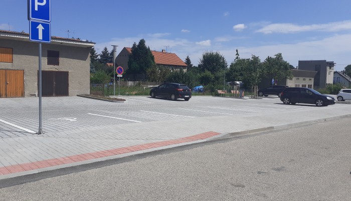 Parkoviště v ulici Družstevní