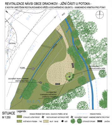Revitalizace návsi obce Drachkov – jižní část u potoka s novým umístěním restaurovaného kříže a sochařského objektu – kamenného krmítka pro ptáky